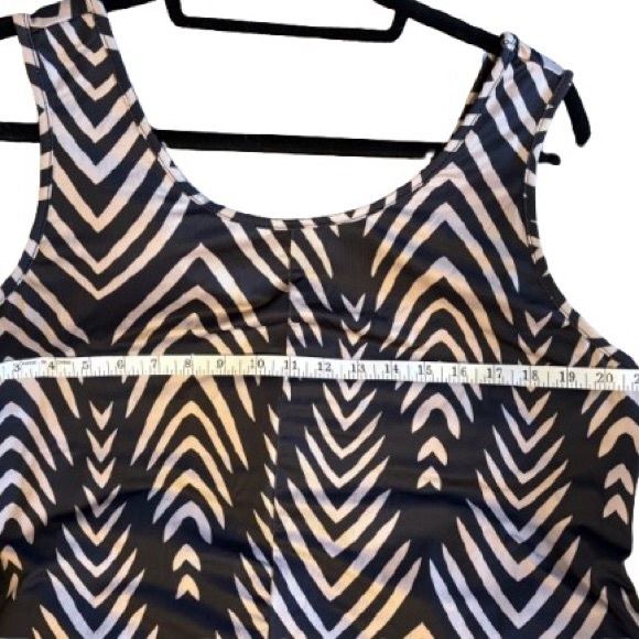 Emery Rose Black & Beige Chevron Sleeveless Shorts Romper Size 0XL - Picture 4 of 5